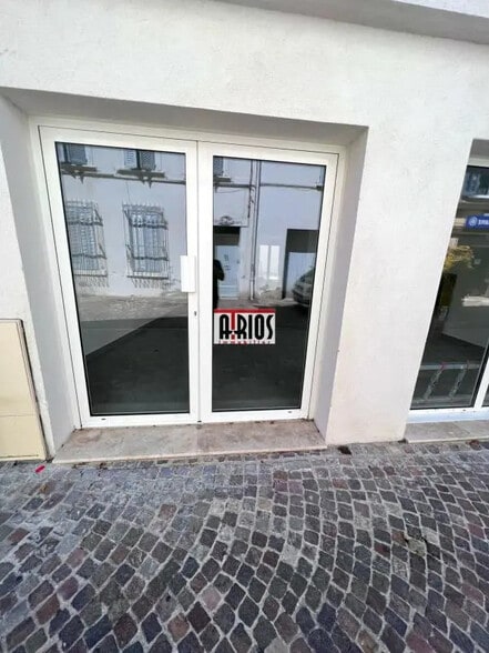 Local d’activités dans La Garde à louer - Photo de l’immeuble – Image 3 sur 10
