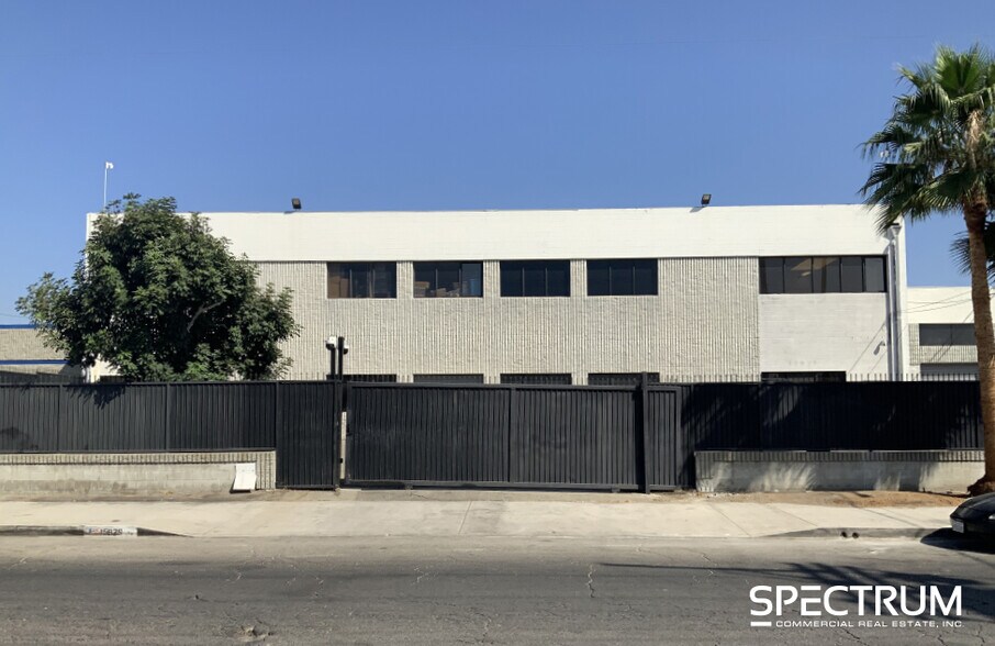 15927-15929 Arminta St, Van Nuys, CA à louer - Photo de l’immeuble – Image 1 sur 15