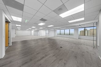 9255 Towne Centre Dr, San Diego, CA à louer Photo intérieure– Image 1 sur 11