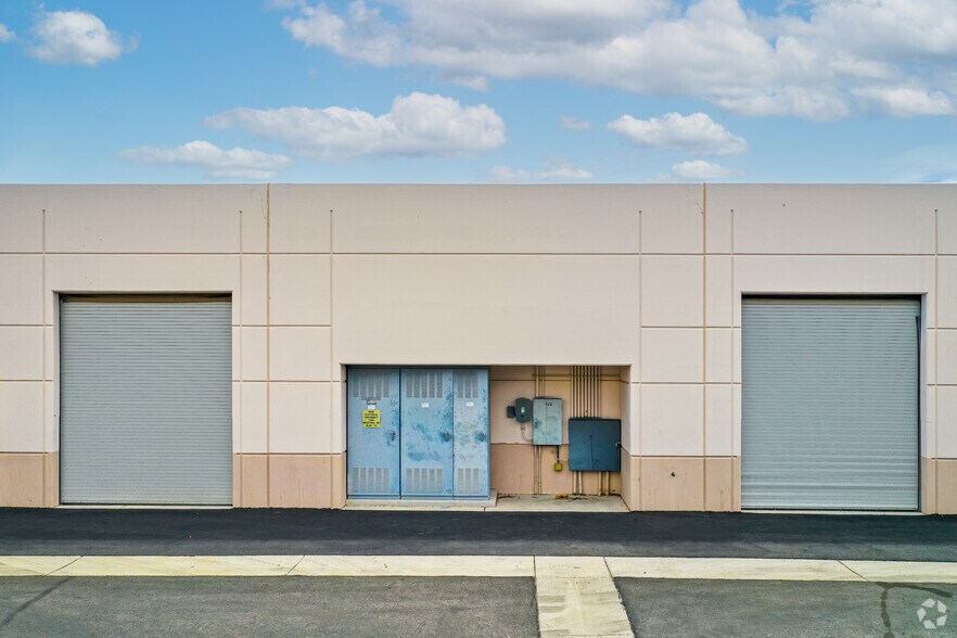 7265 Dean Martin Dr, Las Vegas, NV à louer - Photo de l’immeuble – Image 3 sur 4