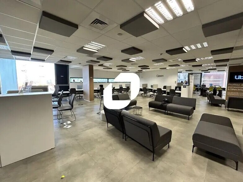 Bureau dans Aubervilliers à louer - Photo de l’immeuble – Image 2 sur 16