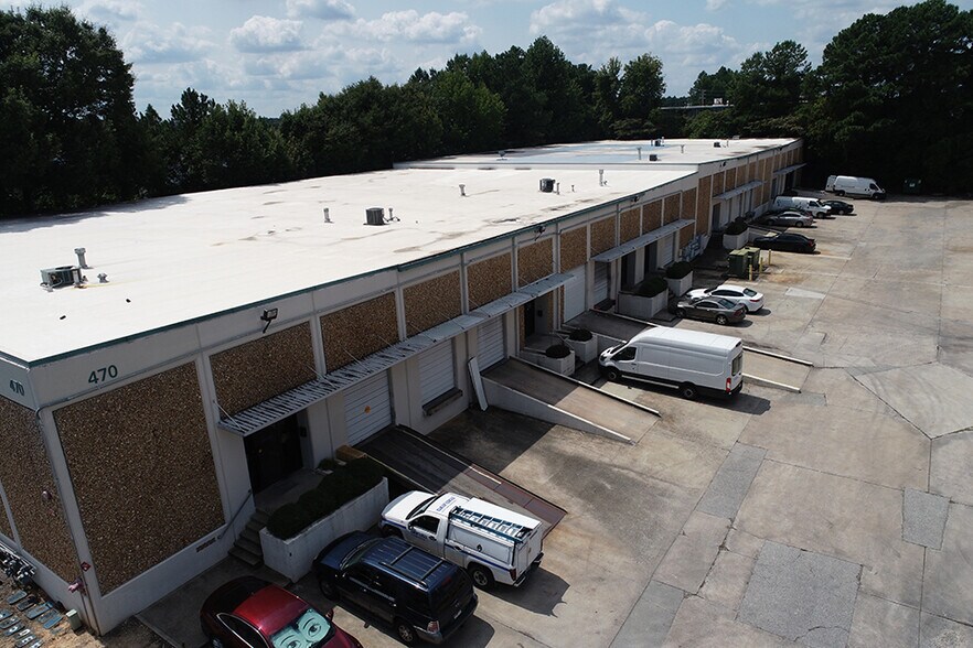 470 Plaza Dr, College Park, GA à louer - Photo principale – Image 1 sur 4