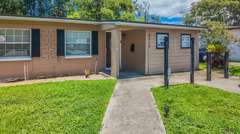 6215 Claret Dr, Jacksonville, FL à vendre - Photo de l’immeuble – Image 2 sur 17