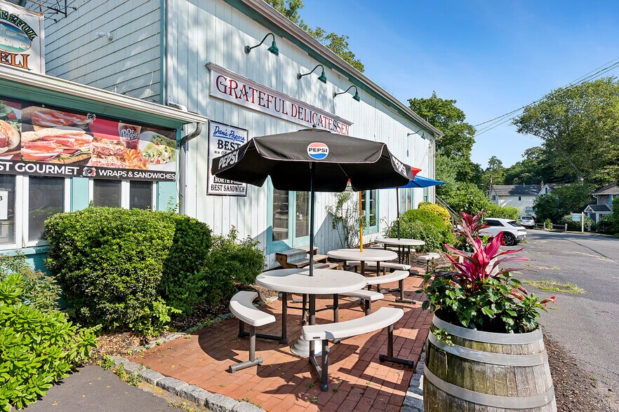 55700 Rt-25, Southold, NY à vendre - Photo de l’immeuble – Image 3 sur 15