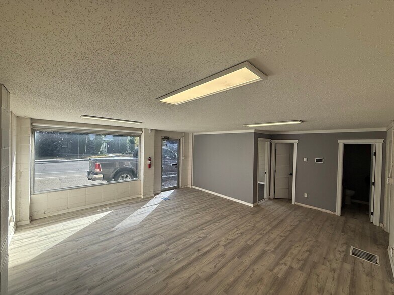 5912 54 Ave, Red Deer, AB à vendre - Photo de l’immeuble – Image 3 sur 11
