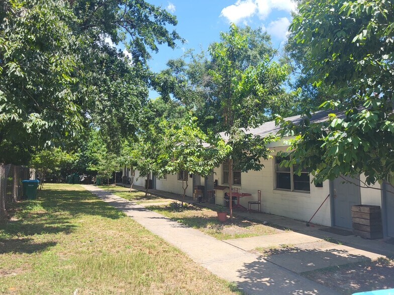 12 Rental units in Gulfport - 1226 43rd portefeuille de 2 biens à vendre sur LoopNet.fr - Photo de l’immeuble – Image 1 sur 4