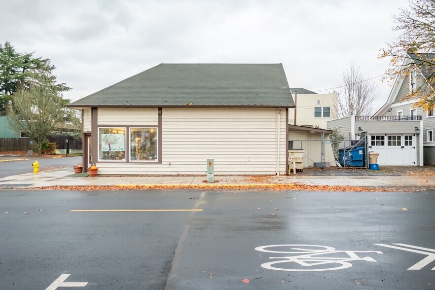 305 Washington St SW, Albany, OR à vendre - Photo de l’immeuble – Image 2 sur 6