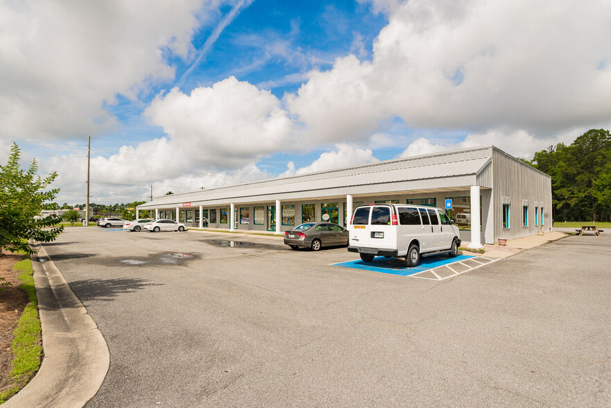 740 E General Stewart Way, Hinesville, GA à louer - Photo de l’immeuble – Image 1 sur 18