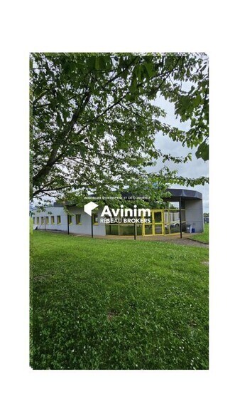 Local d’activités dans Saint-Jean-sur-Vilaine à louer - Photo de l’immeuble – Image 1 sur 12
