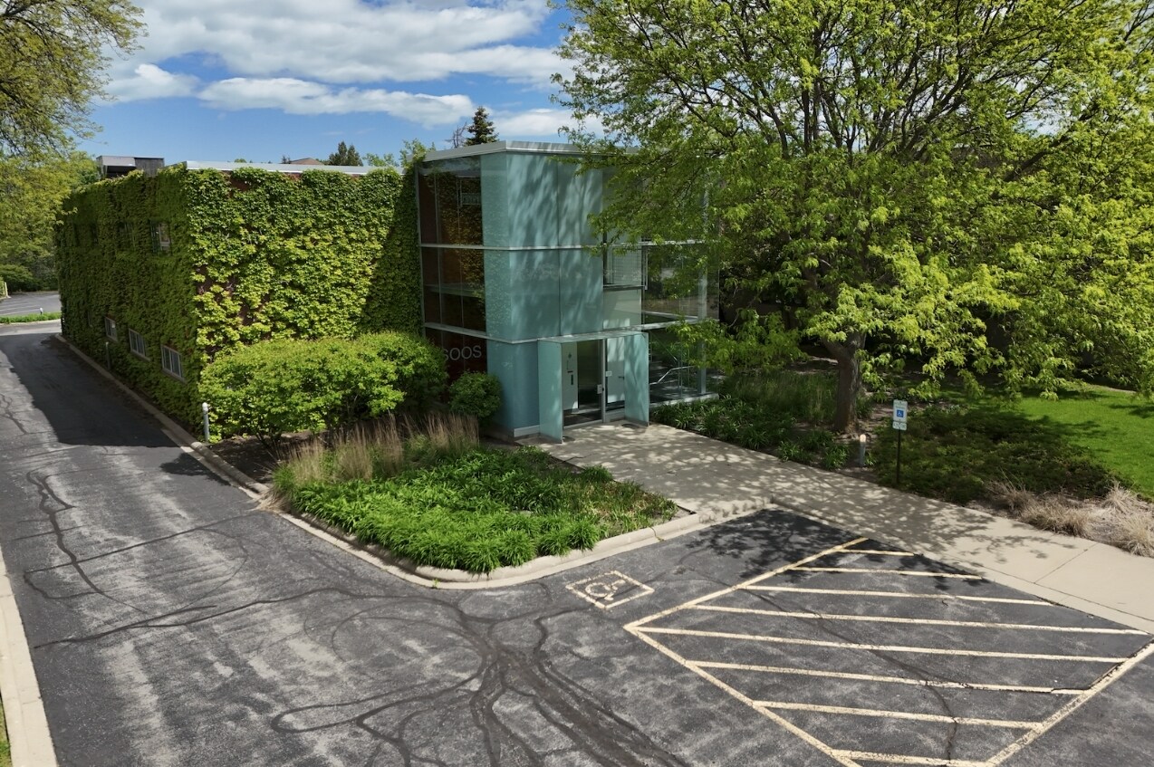 105 Schelter Rd, Lincolnshire, IL à louer Photo de l’immeuble– Image 1 sur 12