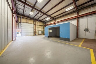 2833 Roosevelt Ave, San Antonio, TX à louer Photo de l’immeuble– Image 1 sur 21