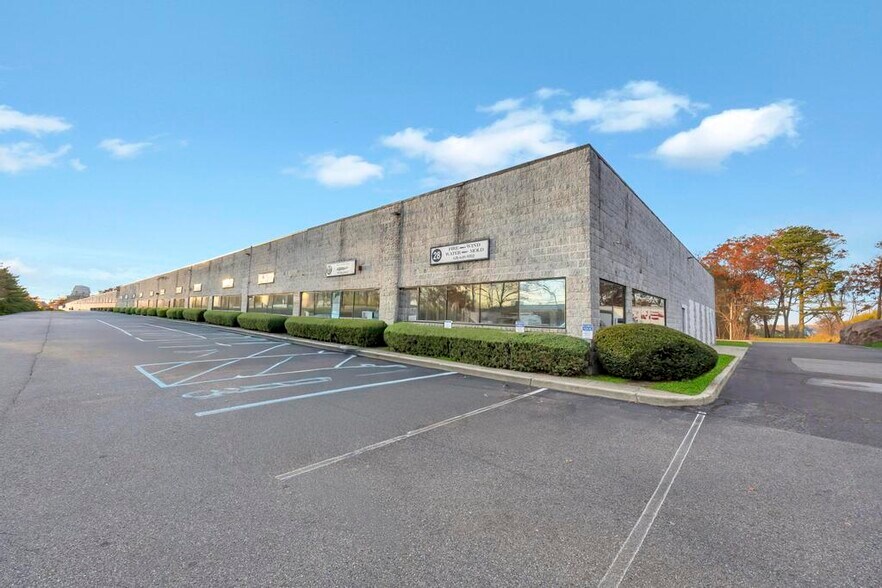 2231 Fifth Ave, Ronkonkoma, NY à vendre - Photo de l’immeuble – Image 3 sur 34