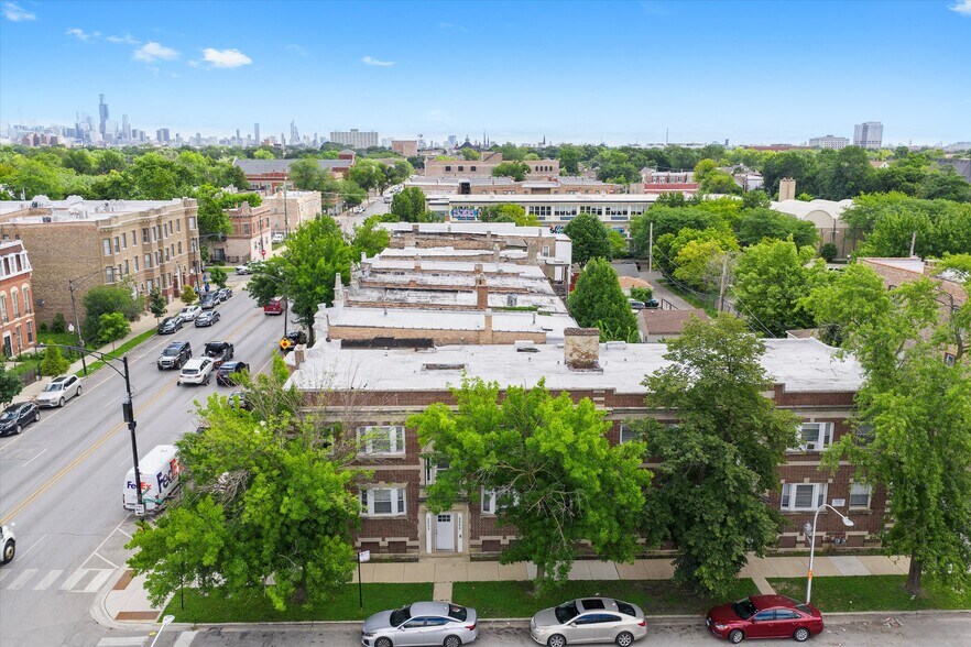 2203 S Ridgeway Ave, Chicago, IL à vendre - Photo de l’immeuble – Image 3 sur 8