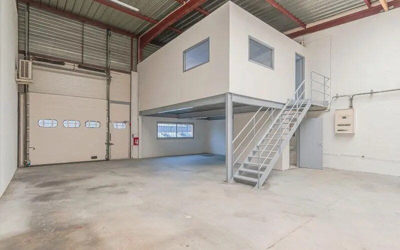 Local d’activités dans Lisses à louer - Photo de l’immeuble – Image 3 sur 6