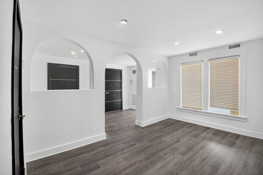 220 SW 16th St, Dania Beach, FL à louer - Photo de l’immeuble – Image 1 sur 21