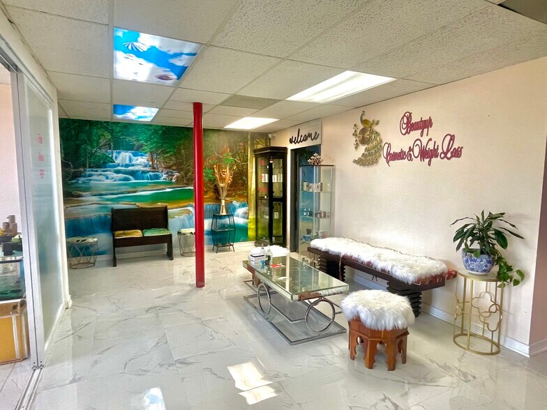 8943-8951 Complex Dr, San Diego, CA à vendre - Photo de l’immeuble – Image 2 sur 14
