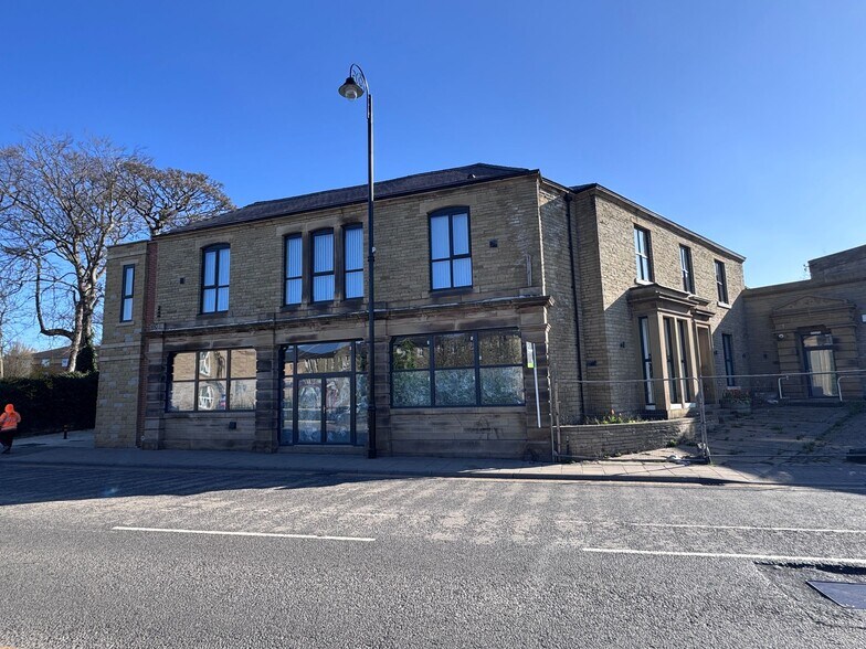 198 Huddersfield Rd, Mirfield à louer - Photo principale – Image 1 sur 1