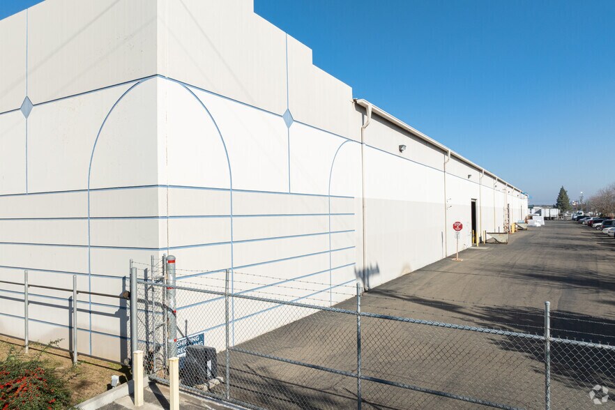 375 S West Ave, Fresno, CA à vendre - Photo de l’immeuble – Image 3 sur 4