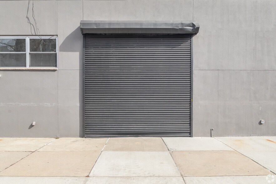 300 Kingsland Ave, Brooklyn, NY à vendre - Photo de l’immeuble – Image 3 sur 11