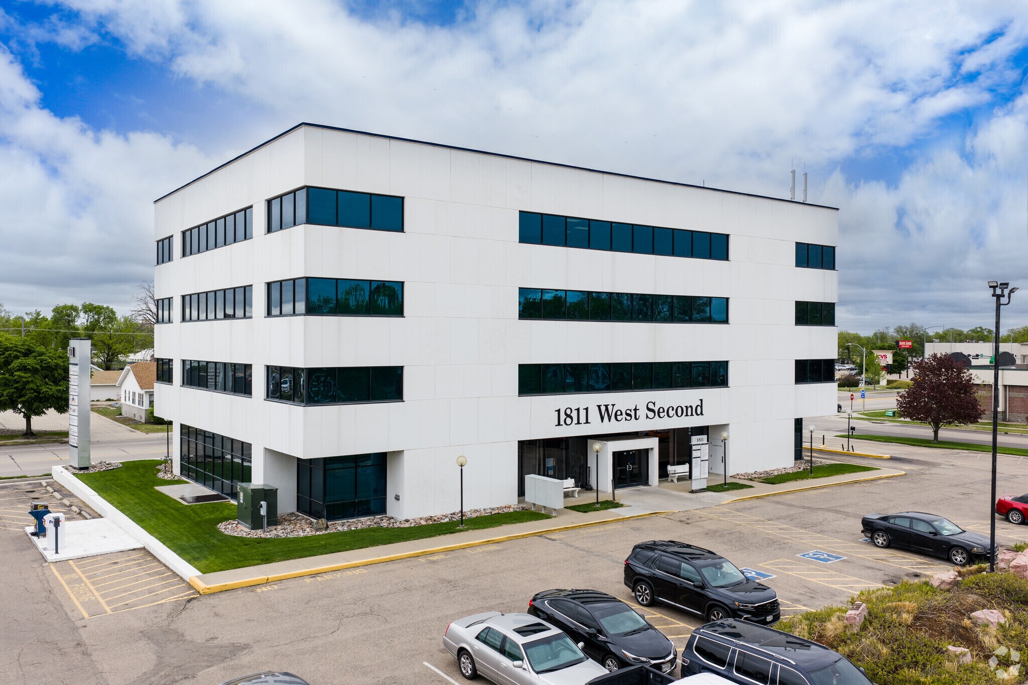 1811 W 2nd St, Grand Island, NE à louer Photo de l’immeuble– Image 1 sur 7