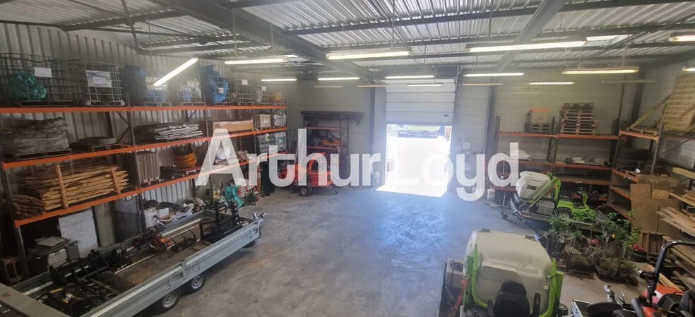 Industriel/Logistique dans Ifs à louer - Photo intérieure – Image 1 sur 3