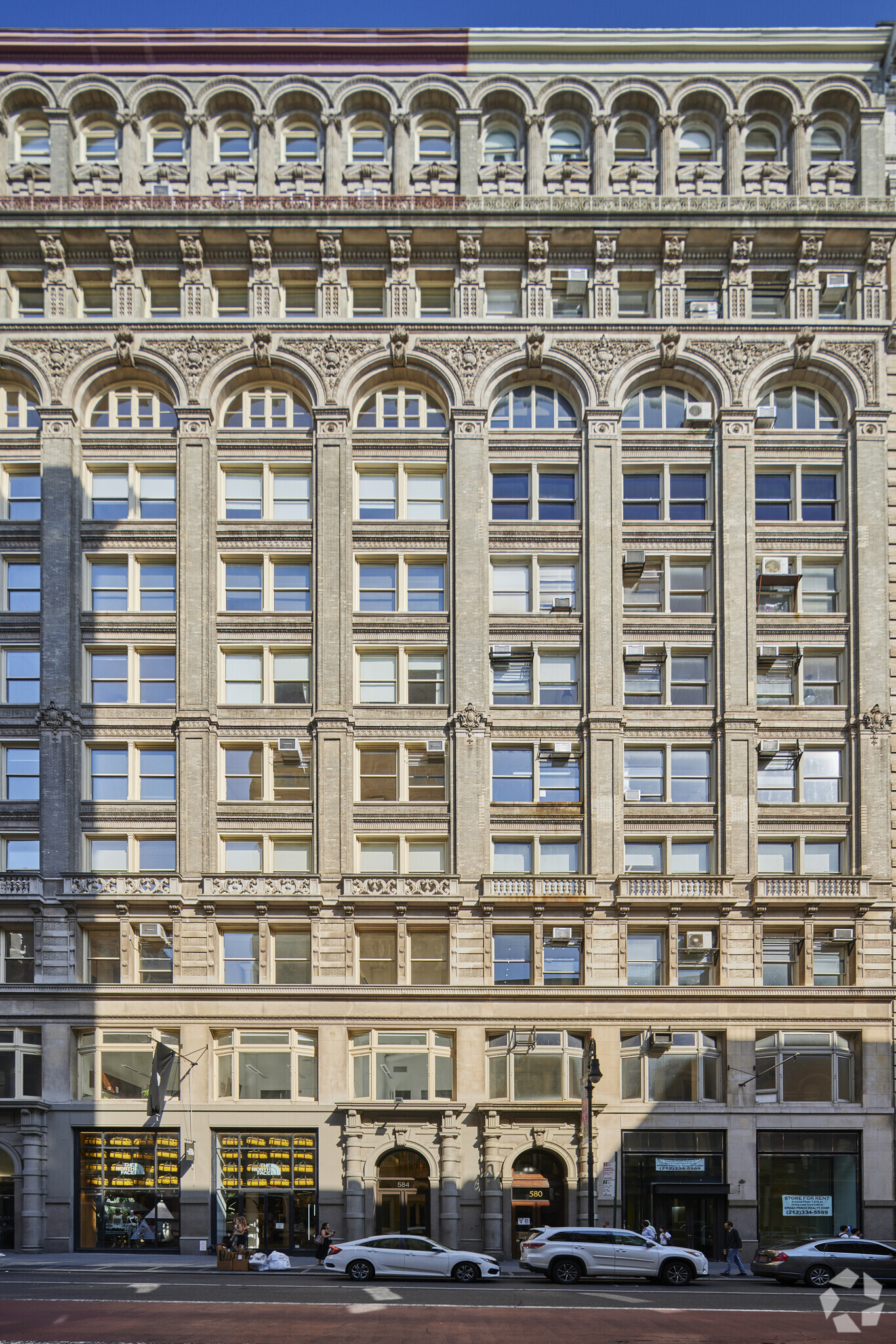 584-590 Broadway, New York, NY à louer Photo de l’immeuble– Image 1 sur 7