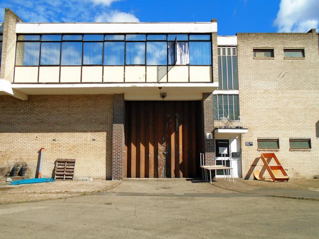 Felixstowe Rd, Londres à louer Photo de l’immeuble– Image 1 sur 3