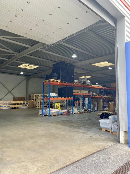 Industriel/Logistique dans Houdan à louer - Photo de l’immeuble – Image 3 sur 8