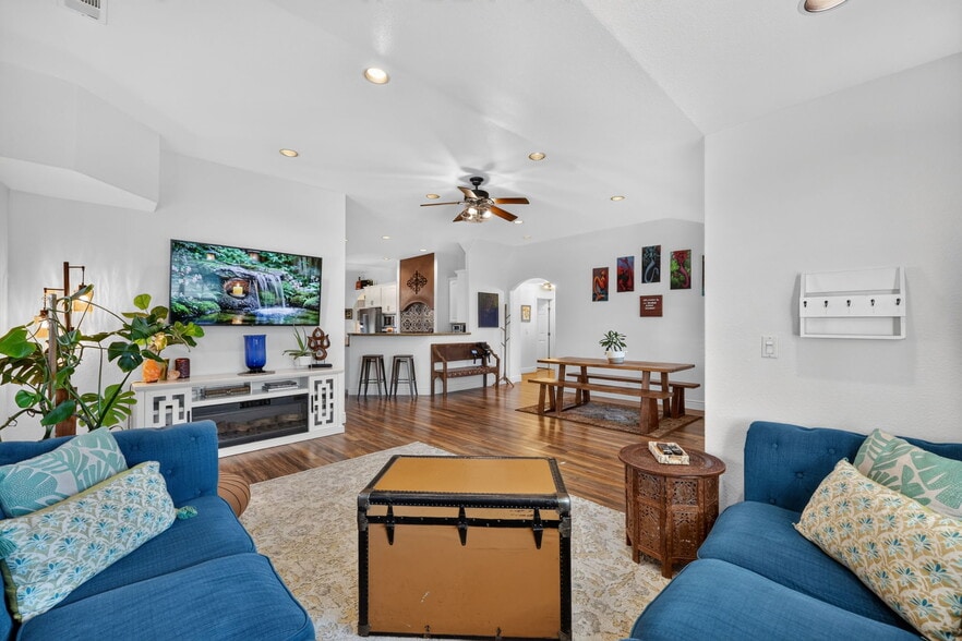 219 Persifer St, Folsom, CA à vendre - Photo de l’immeuble – Image 2 sur 31