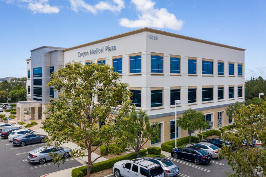 15785 Laguna Canyon Rd, Irvine, CA à louer - Photo de l’immeuble – Image 3 sur 24