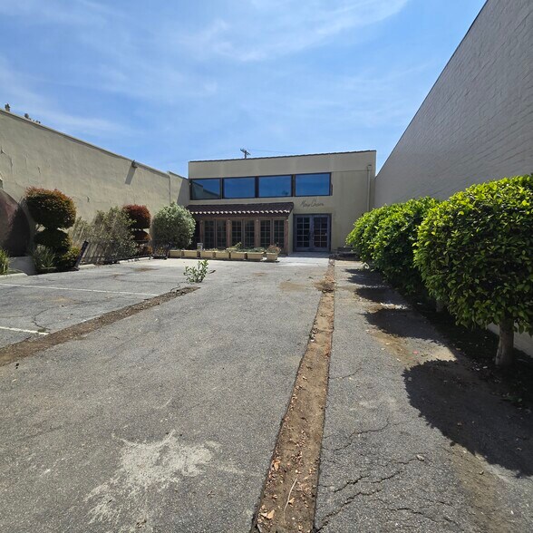 920 N La Cienega Blvd, Los Angeles, CA à louer - Photo de l’immeuble – Image 2 sur 10