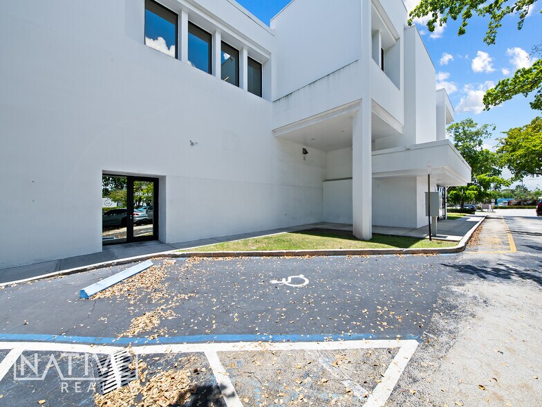 1471 NE 26th St, Wilton Manors, FL à louer - Photo de l’immeuble – Image 3 sur 9