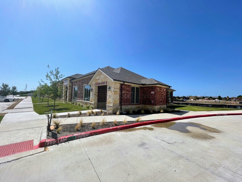 400 Stonebrook Pky, Frisco, TX à louer - Photo de l’immeuble – Image 3 sur 70