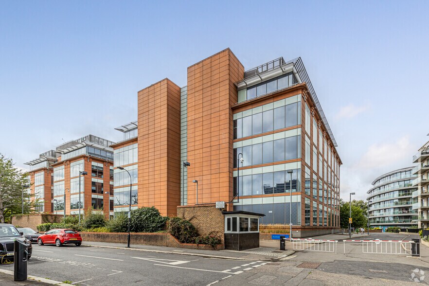 Manbre Rd, Londres à louer - Photo de l’immeuble – Image 2 sur 6