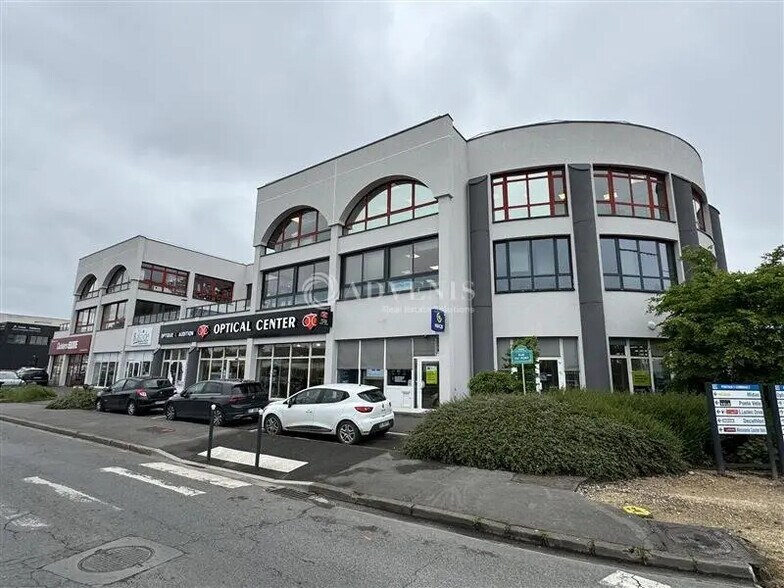 Bureau dans Pontault-Combault à louer - Photo de l’immeuble – Image 1 sur 10