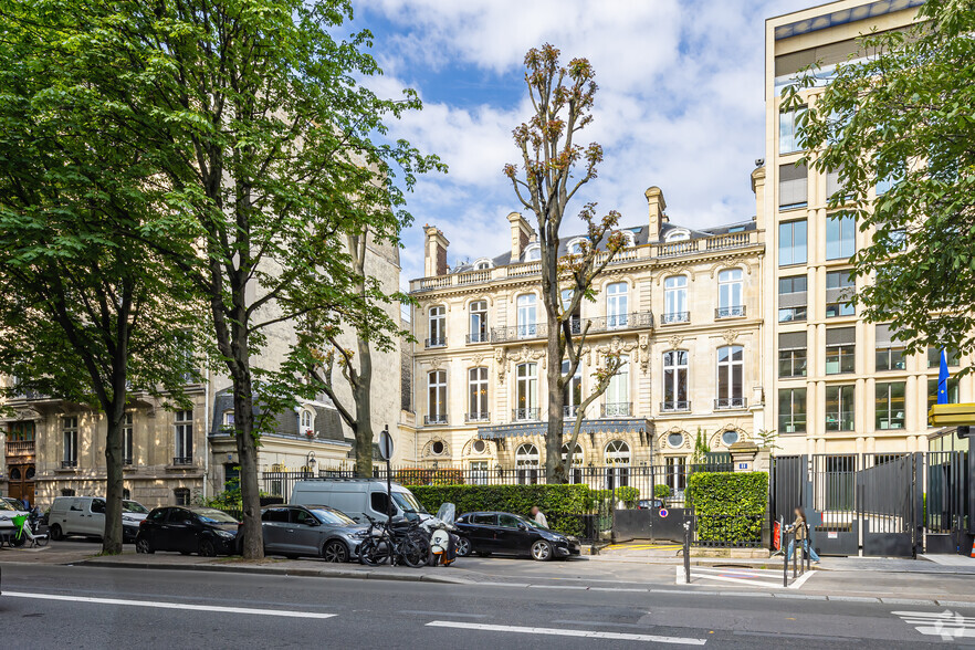 9 Avenue Franklin D. Roosevelt, Paris à louer - Photo de l’immeuble – Image 2 sur 2