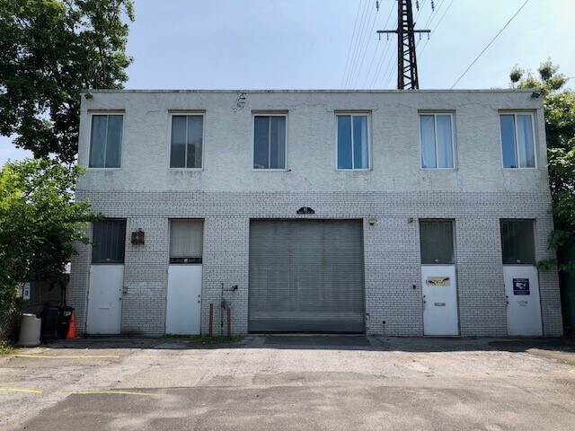 81 N Forest Ave, Rockville Centre, NY à louer - Photo de l’immeuble – Image 1 sur 9