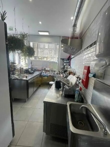 Local commercial dans Reims à louer - Photo intérieure – Image 2 sur 7