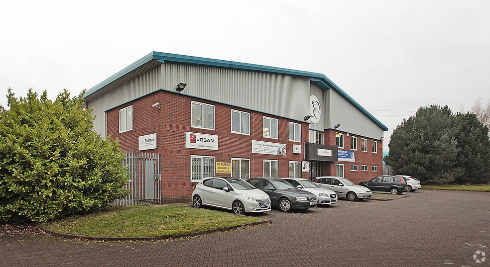 Broadgate, Oldham à louer - Photo principale – Image 1 sur 4