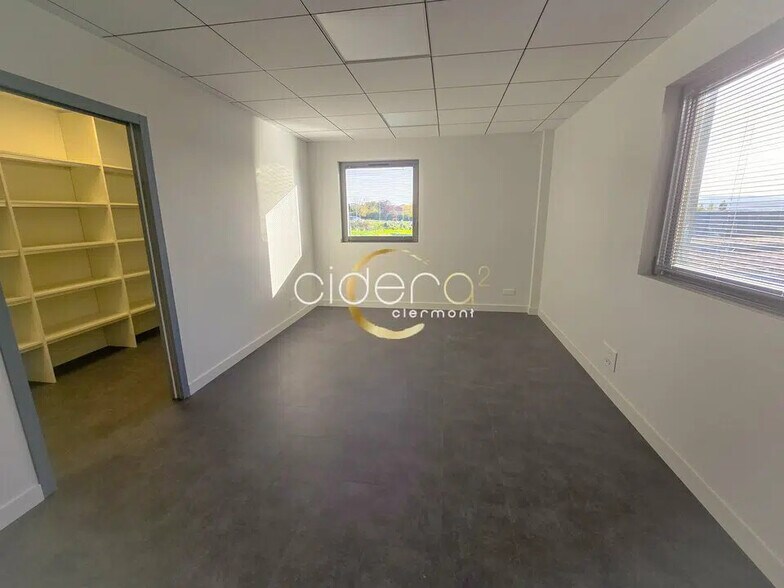 Bureau dans Pont-du-Château à louer - Photo de l’immeuble – Image 3 sur 12