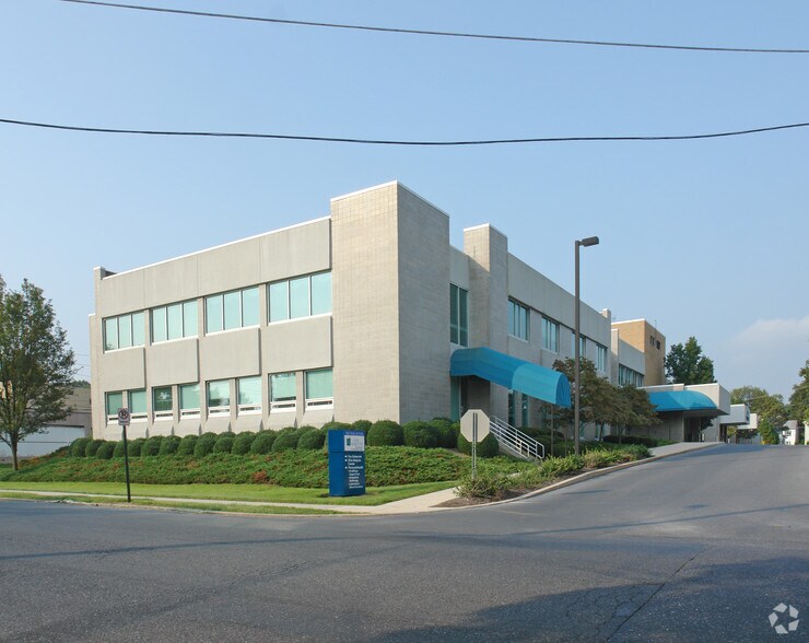 120 S Filbert St, Mechanicsburg, PA à louer - Photo de l’immeuble – Image 2 sur 2