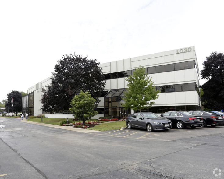 1020 Milwaukee Ave, Deerfield, IL à louer - Photo de l’immeuble – Image 2 sur 7