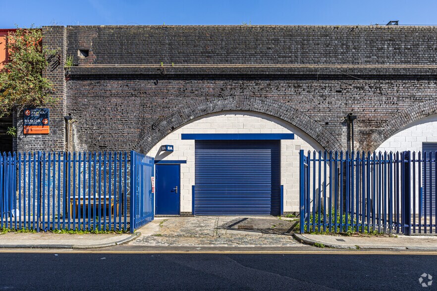 Cudworth St, Londres à louer - Photo de l’immeuble – Image 2 sur 2