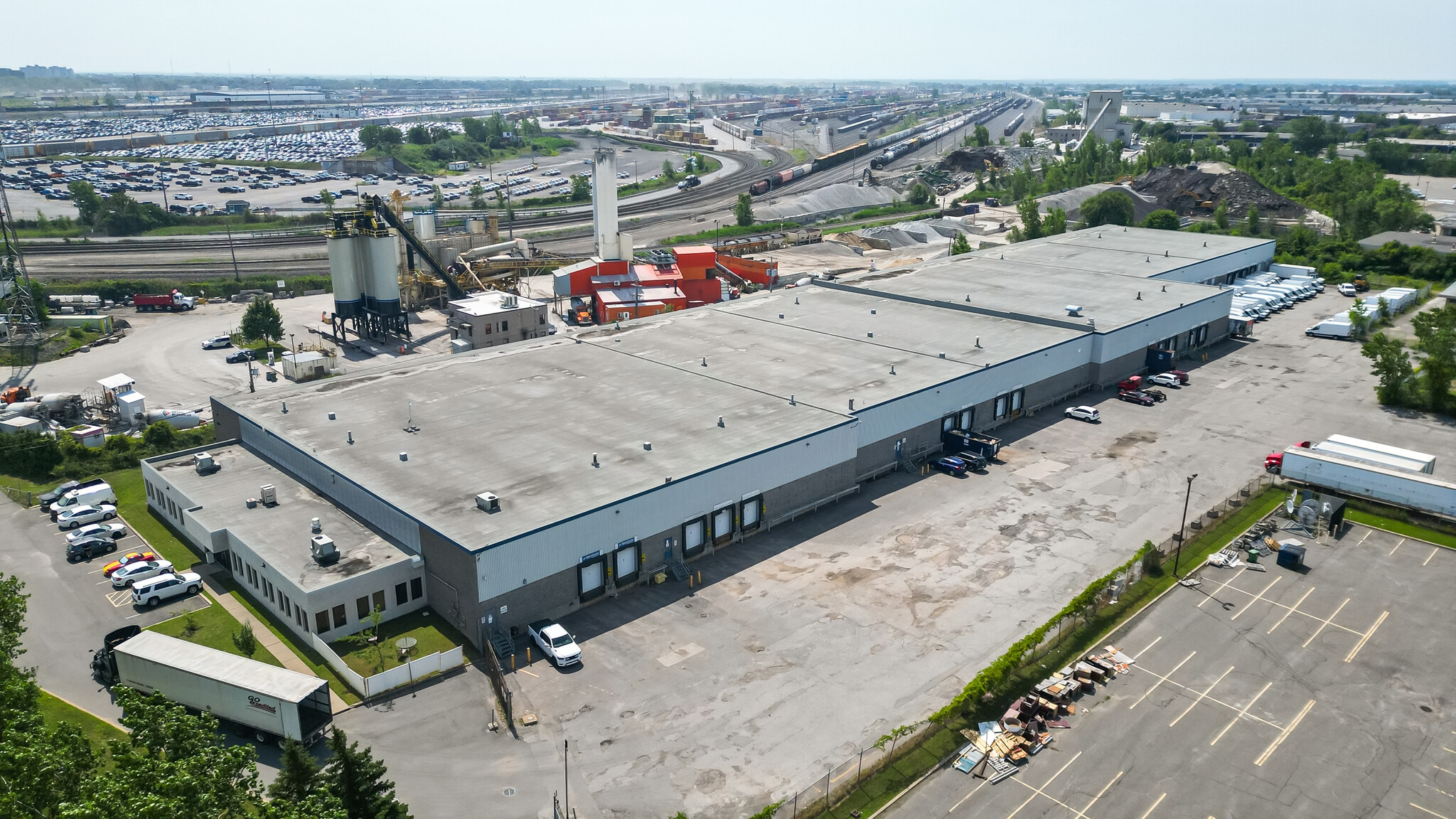 8100-8200 Boul Cavendish, Saint-Laurent, QC à louer Photo intérieure– Image 1 sur 13