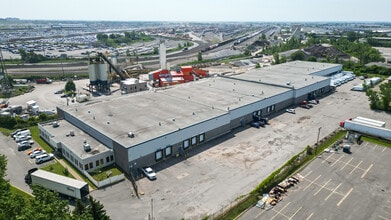 8100-8200 Boul Cavendish, Saint-Laurent, QC à louer Photo intérieure– Image 1 sur 13