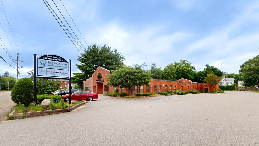 536 Broad St, Weymouth, MA à vendre - Photo de l’immeuble – Image 1 sur 29