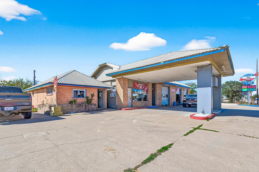 917 E Main St, Eagle Lake, TX à vendre - Photo de l’immeuble – Image 2 sur 31