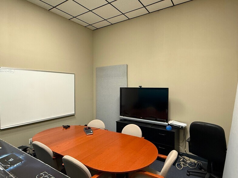 3275-3281 Grande Vista Dr, Newbury Park, CA à louer - Photo de l’immeuble – Image 2 sur 13