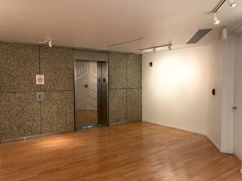 2100 Ponce De Leon Blvd, Coral Gables, FL à louer - Photo de l’immeuble – Image 3 sur 23