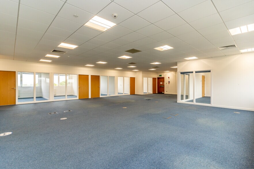 60 South Gyle Crescent, Edinburgh à louer - Photo de l’immeuble – Image 3 sur 12